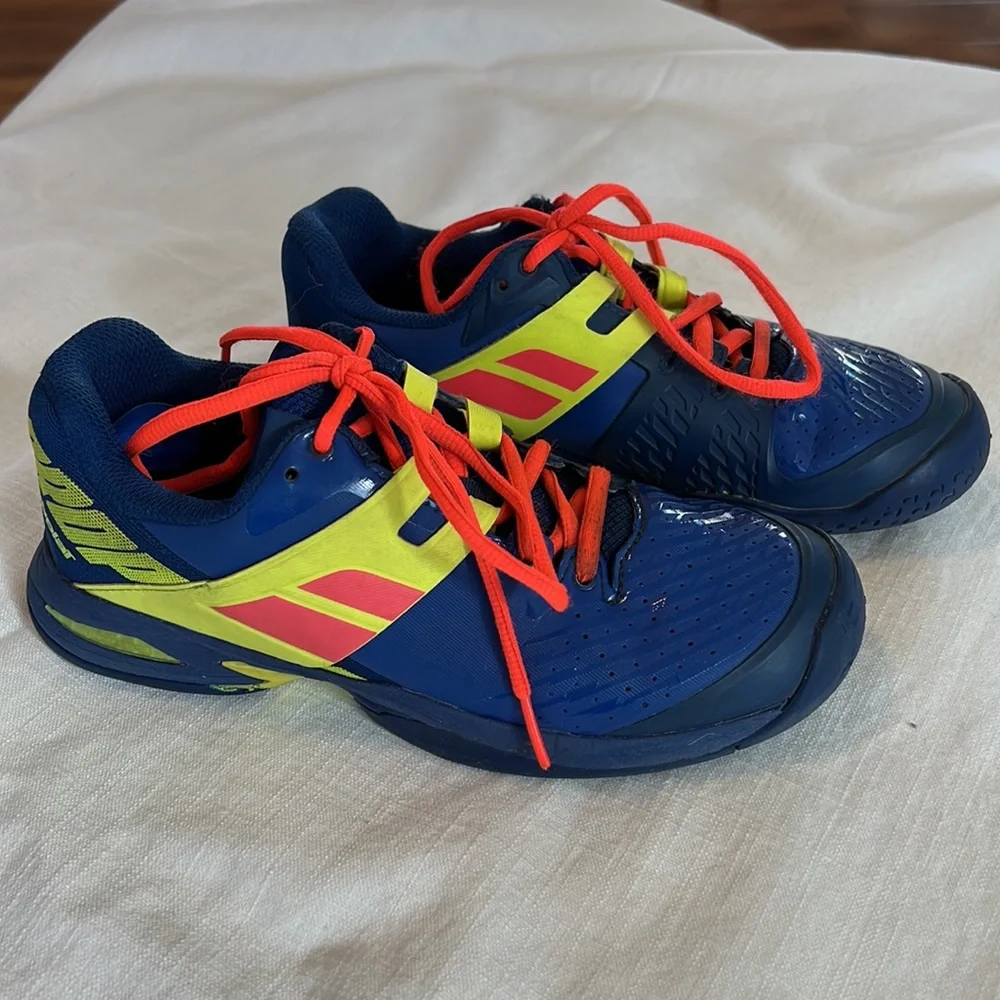 Babolat boy tennis shoes.  Size 5